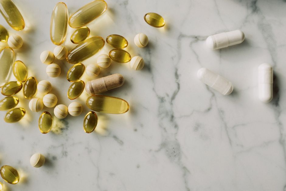 Alergii sezoniere: ce suplimente chiar ajută (quercetina, vitamina C, urzica)