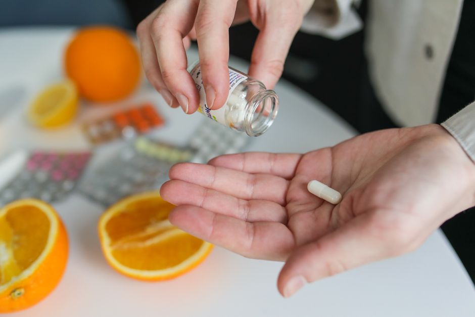 Febră și răceală: când suplimentele ajută și când trebuie musai la medic