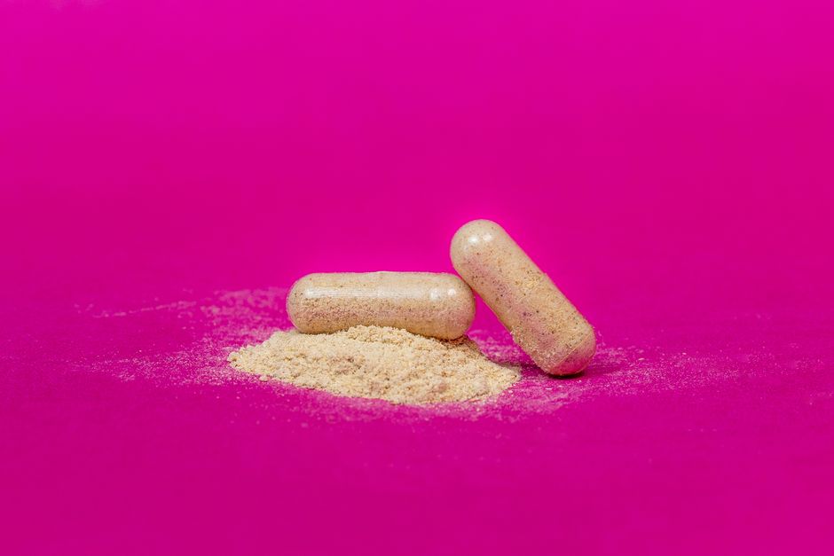 Ulei de primulă (evening primrose): PMS, piele, dovezi limitate