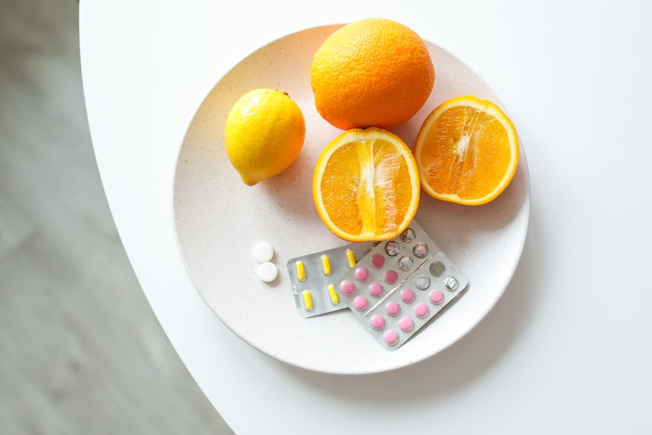 Cât de multă vitamina C poți lua în siguranță: doza maximă tolerată și simptome de exces