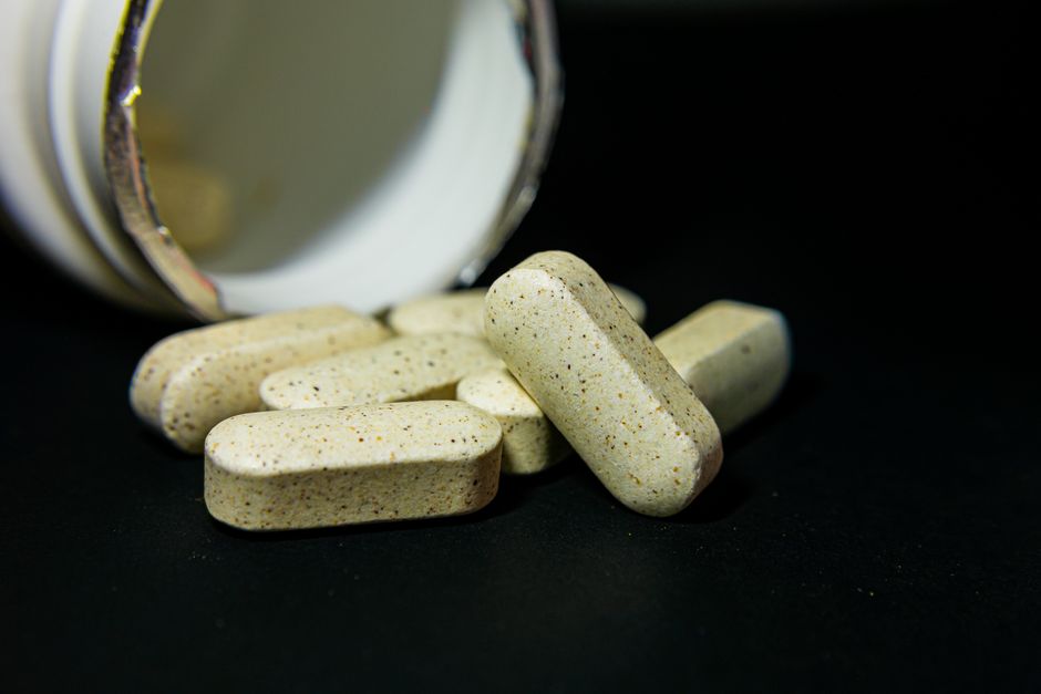 Vitamina K2 (MK-7): de ce se ia cu D3, rol în oase și artere